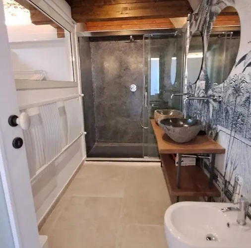 Caieta Housing Affittacamere 4*